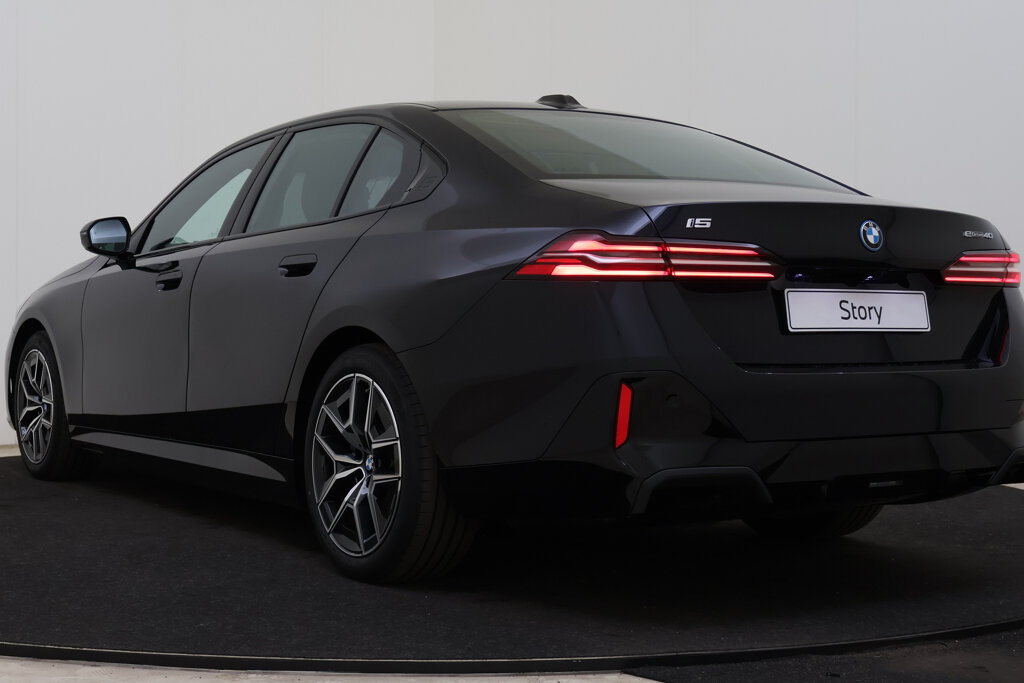 BMW i5 15