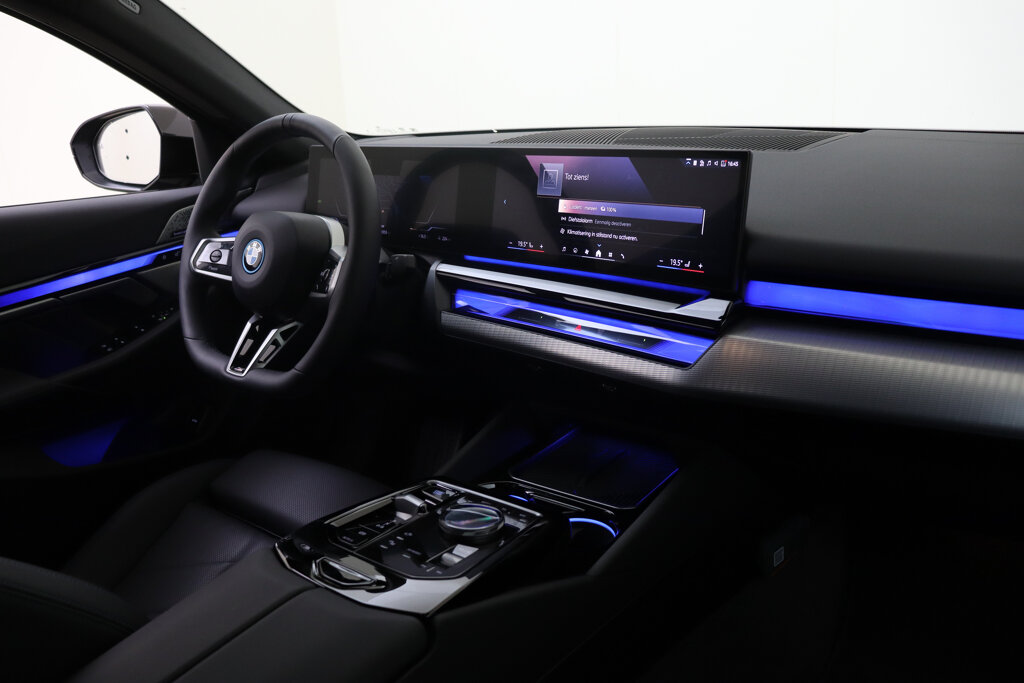 BMW i5 16