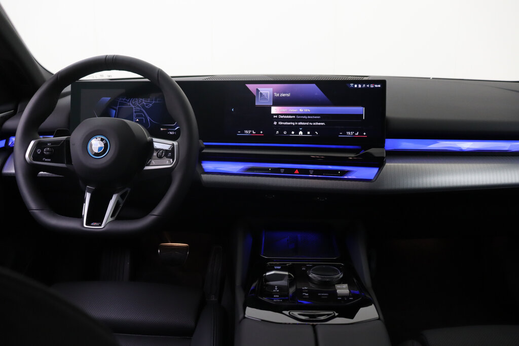 BMW i5 24