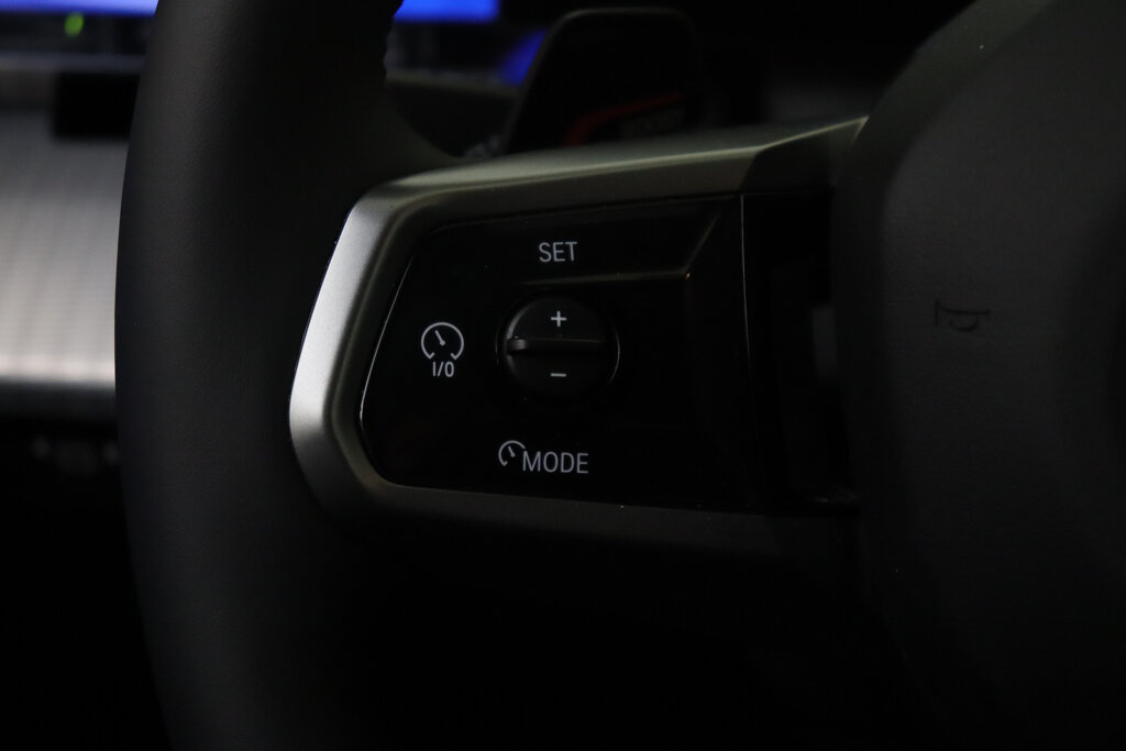 BMW i5 27
