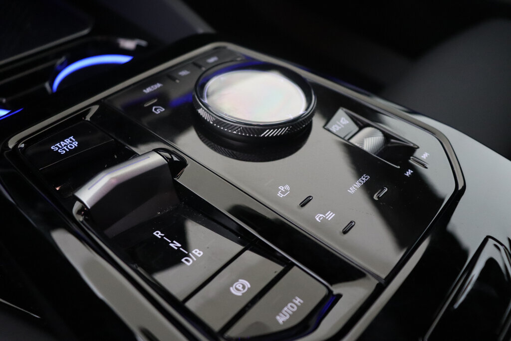 BMW i5 33