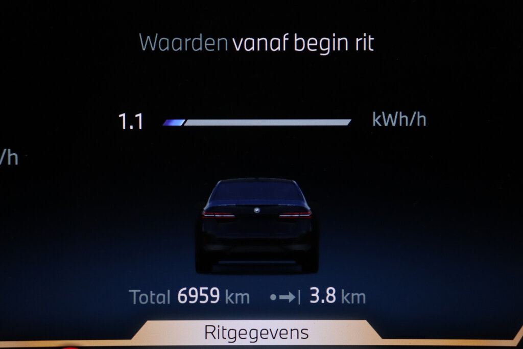 BMW i5 44