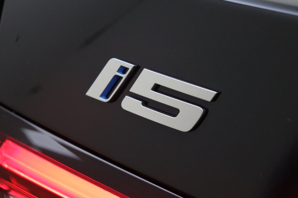 BMW i5 56