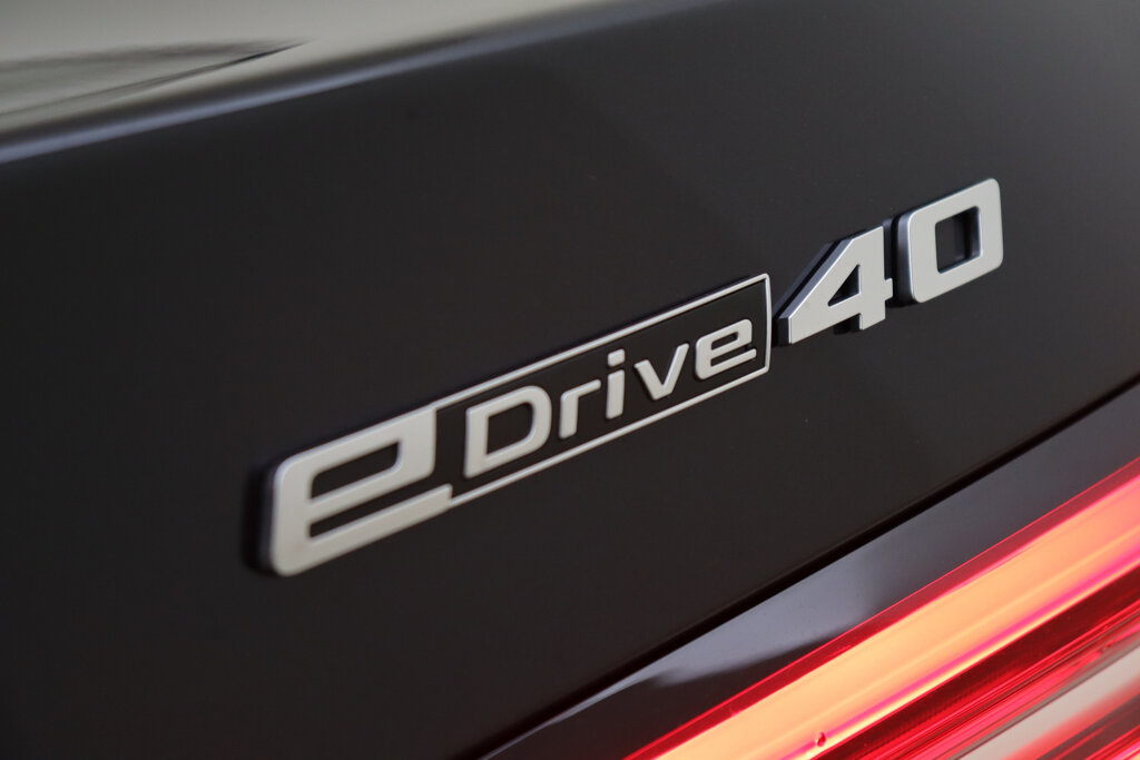 BMW i5 57