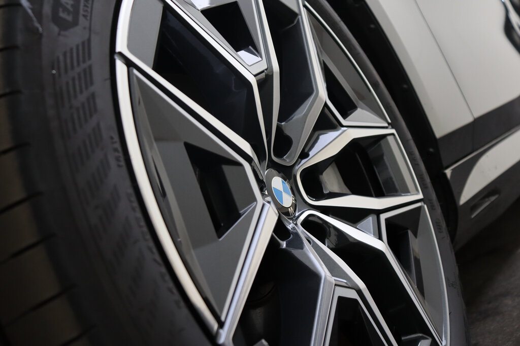 BMW i5 66