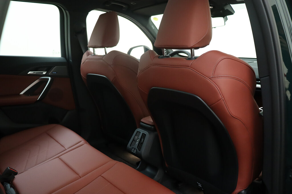 BMW iX1 21