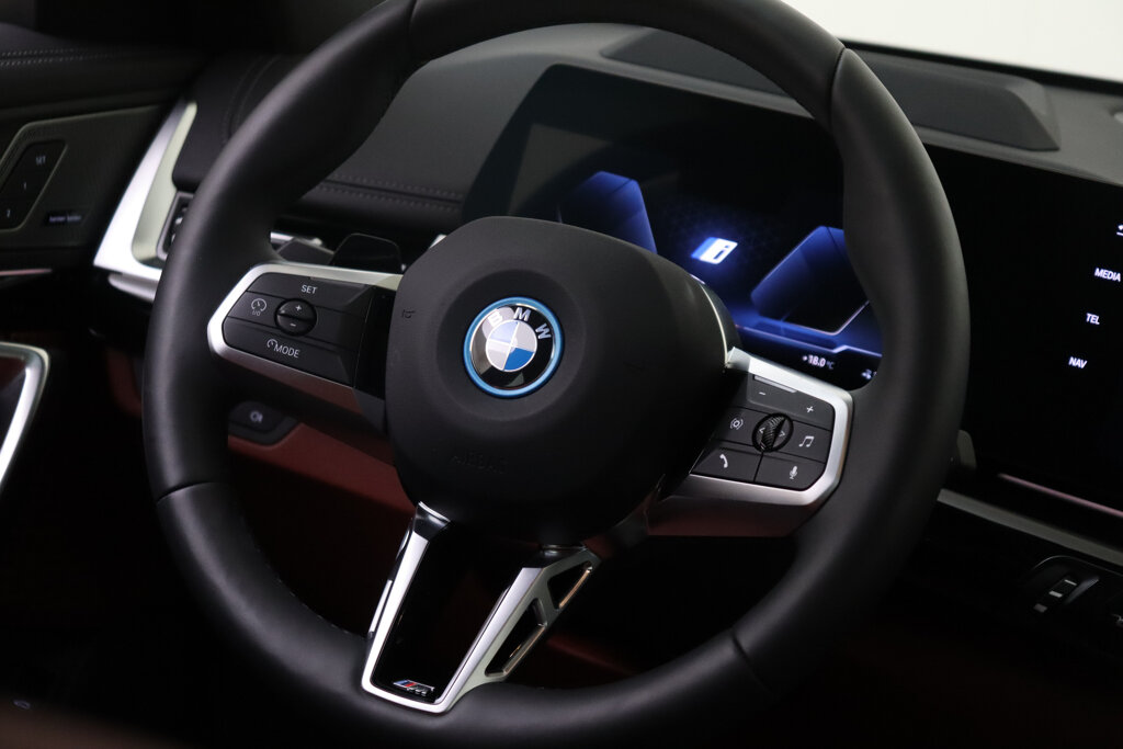 BMW iX1 23