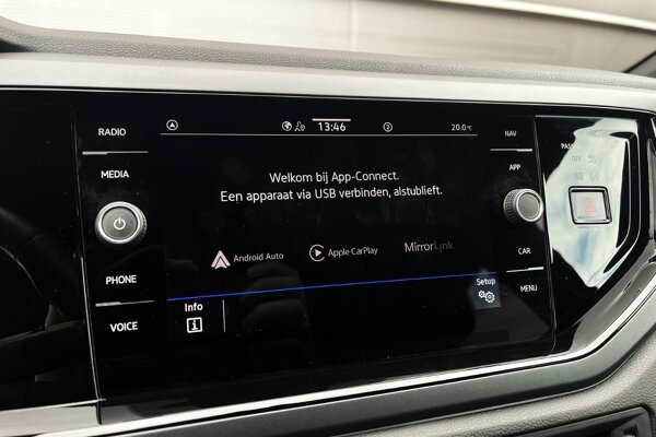 Apple Carplay/Android Auto Apple Carplay/Android Auto