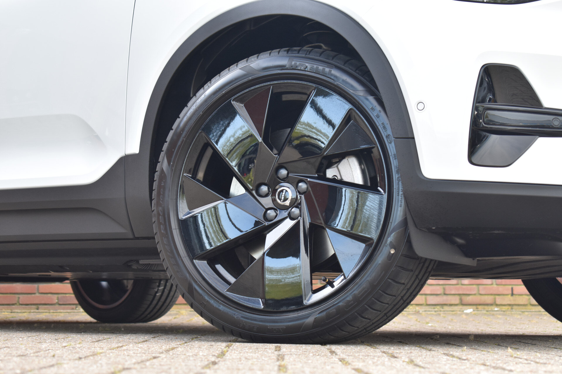 Volvo EX40 Extended Range 252PK Ultra Black Ed. Europa 82 kWh - Afbeelding 3