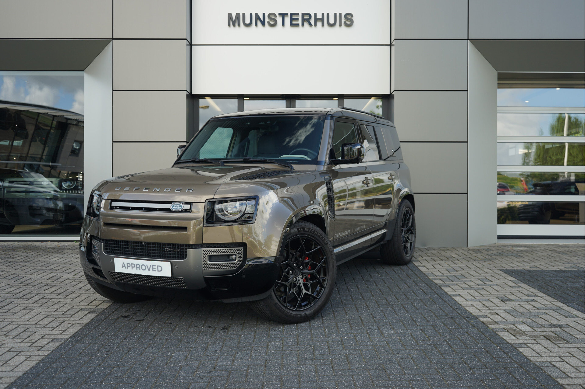Land Rover Defender Hard Top 3.0 D200 110 MHEV X-Dynamic SE | Occasion Lease vanaf € 1.569,00  p/m - Afbeelding 1