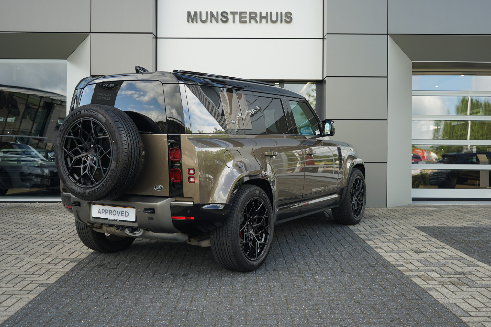 Land Rover Defender Hard Top 3.0 D200 110 MHEV X-Dynamic SE | Occasion Lease vanaf € 1.569,00  p/m - Afbeelding 2
