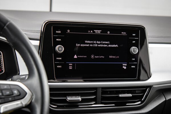 Apple Carplay/Android Auto Apple Carplay/Android Auto