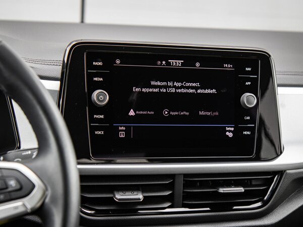 Apple Carplay/Android Auto Apple Carplay/Android Auto