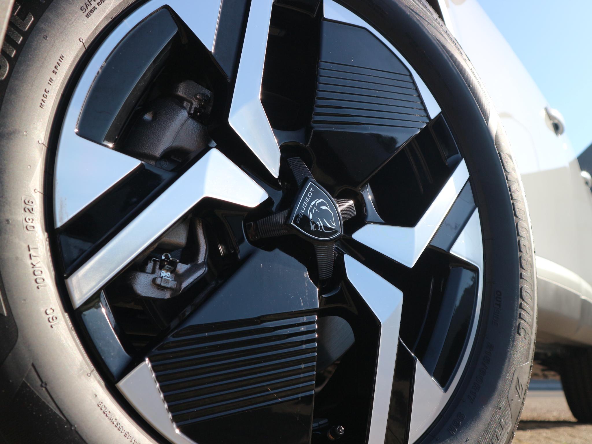 Peugeot 2008 1.2 Hybrid 145 GT - Afbeelding 4