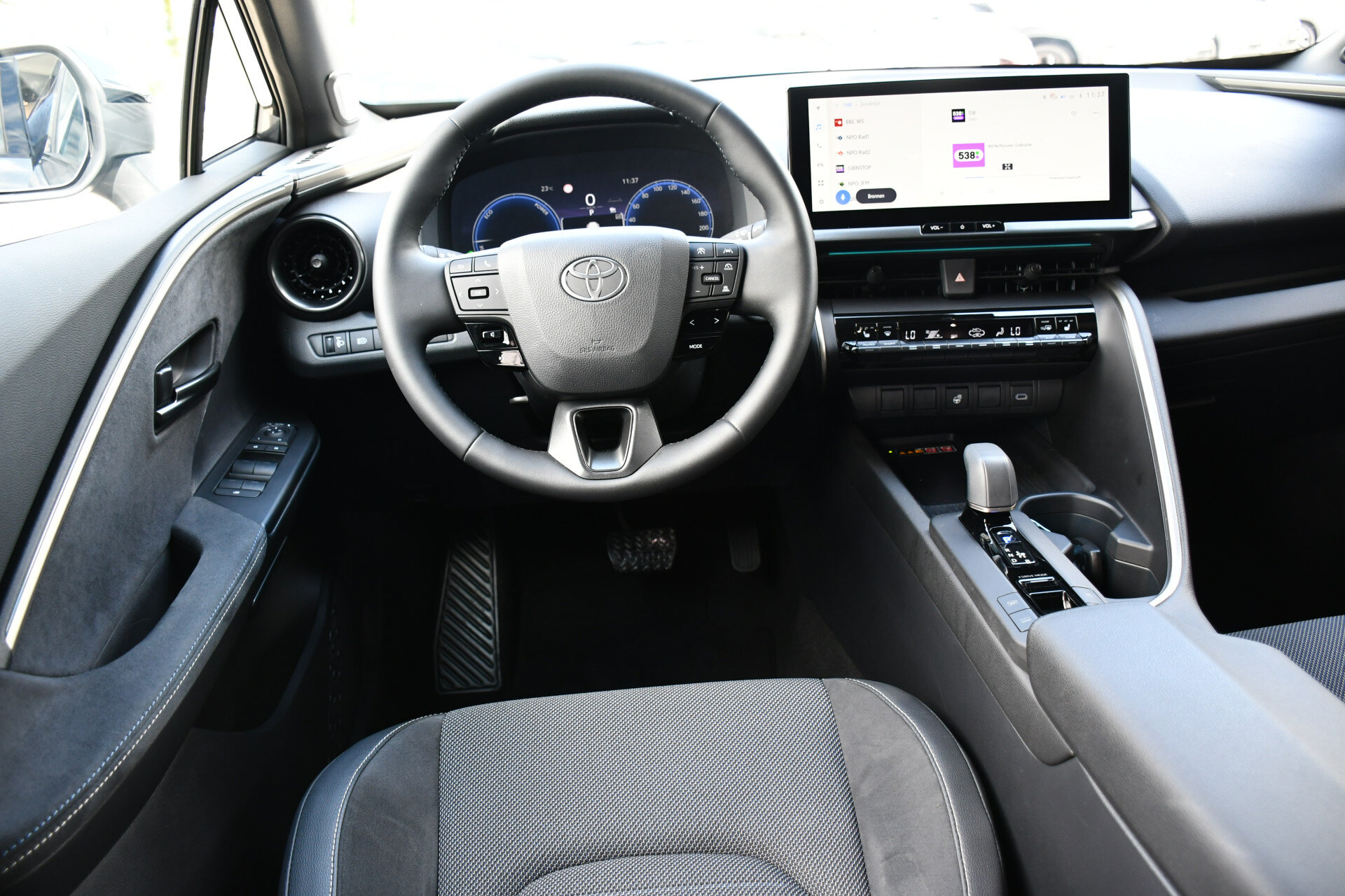 Toyota C-HR 2.0 Plug-in Hybrid 220 Executive Automaat 223pk - Afbeelding 2