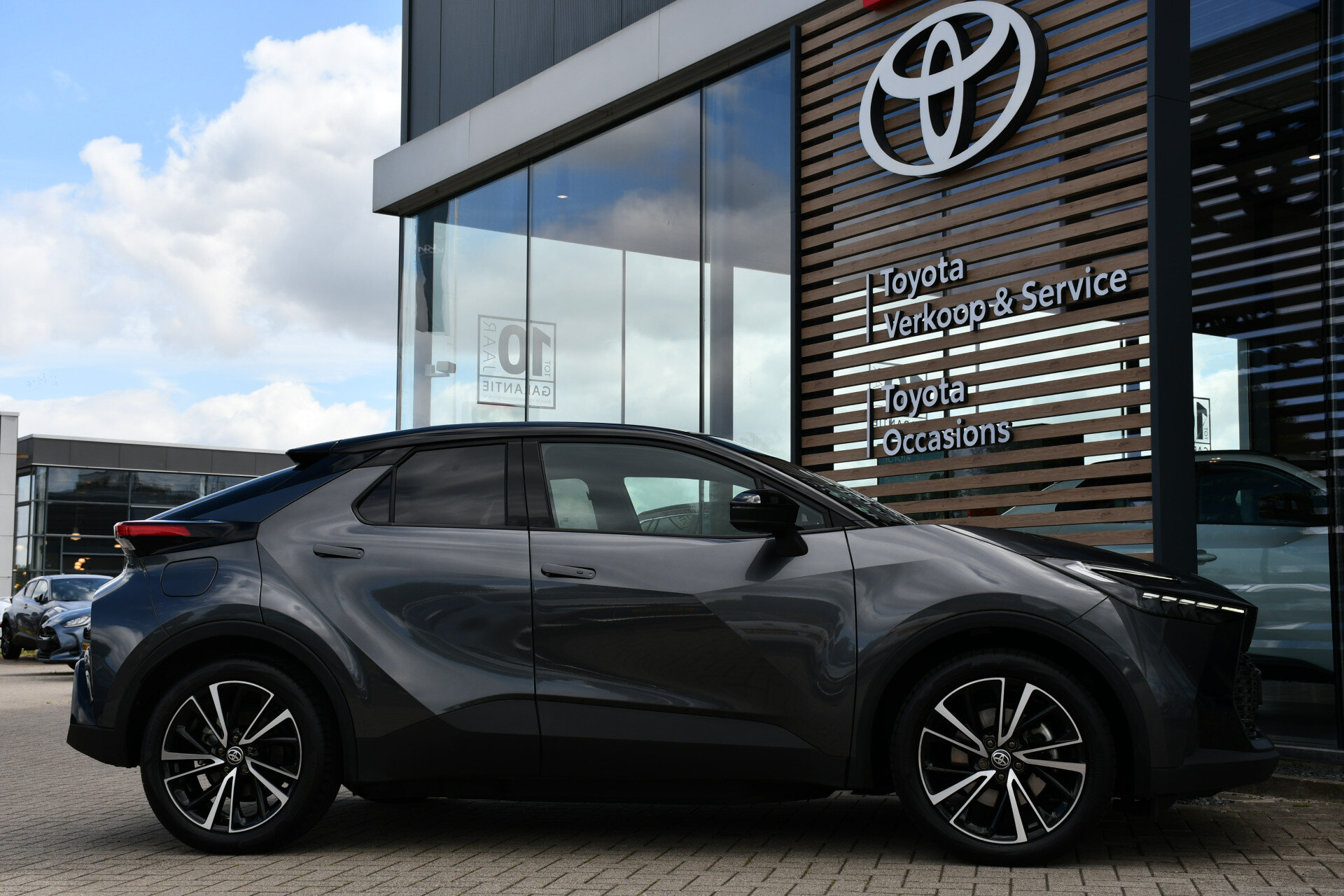 Toyota C-HR 2.0 Plug-in Hybrid 220 Executive Automaat 223pk - Afbeelding 3
