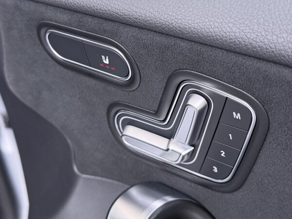 Elektrisch verstelbare passagiersstoel vooraan met geheugenfunctie