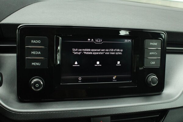 Apple Carplay/Android Auto Apple Carplay/Android Auto