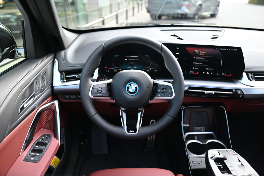 BMW iX1 8