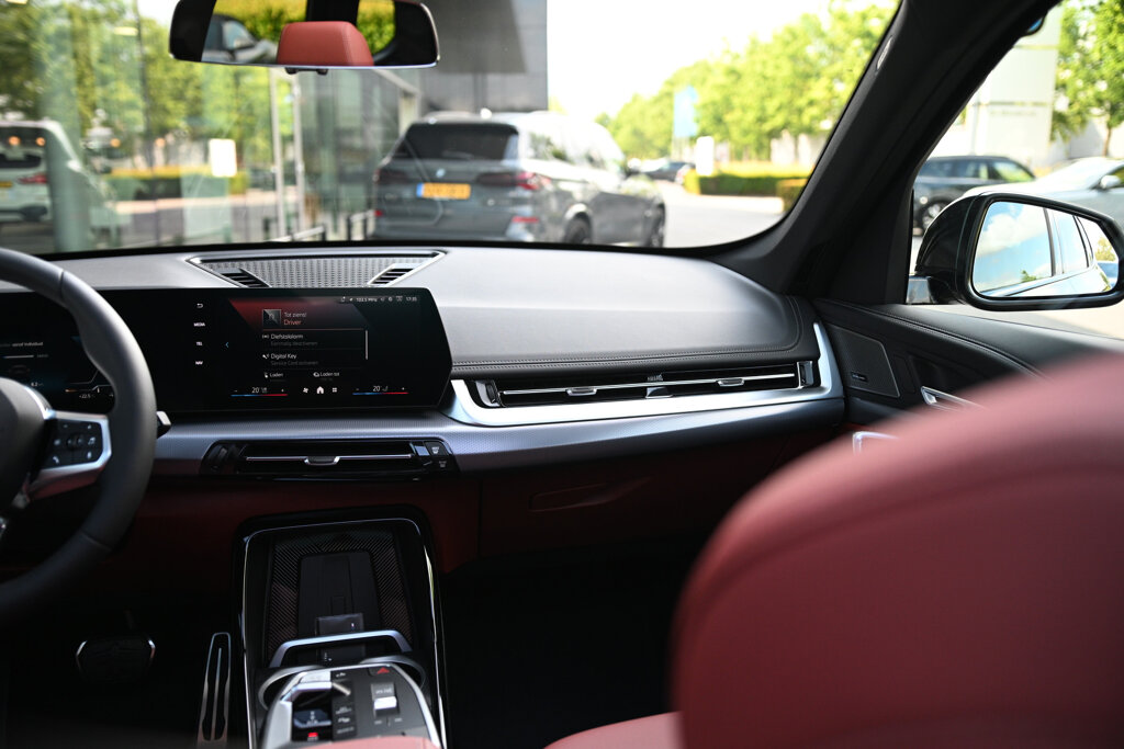 BMW iX1 28