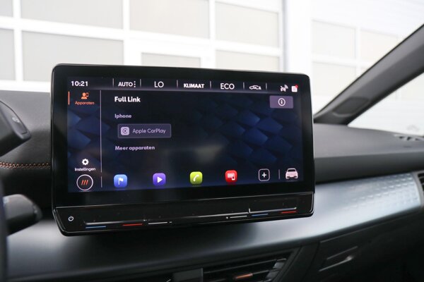 Apple Carplay/Android Auto Apple Carplay/Android Auto