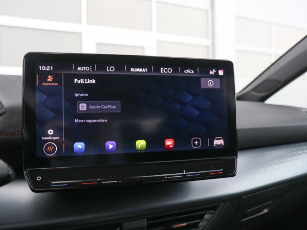 Apple Carplay/Android Auto Apple Carplay/Android Auto