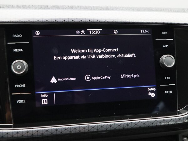 Apple Carplay/Android Auto Apple Carplay/Android Auto