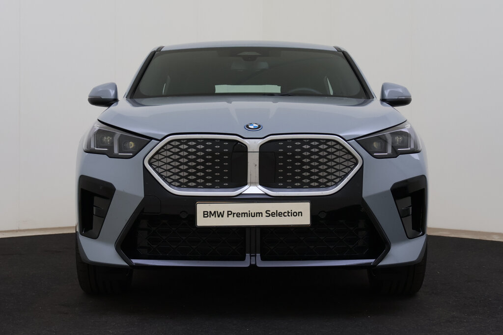 BMW iX2 4