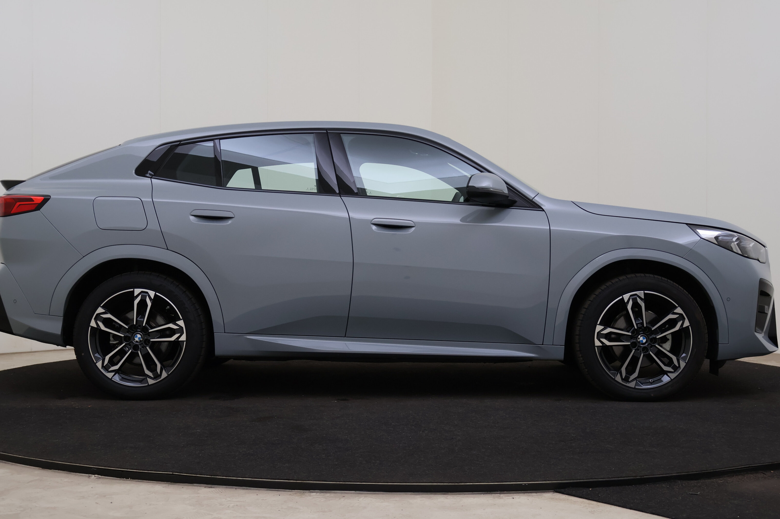 BMW iX2 7