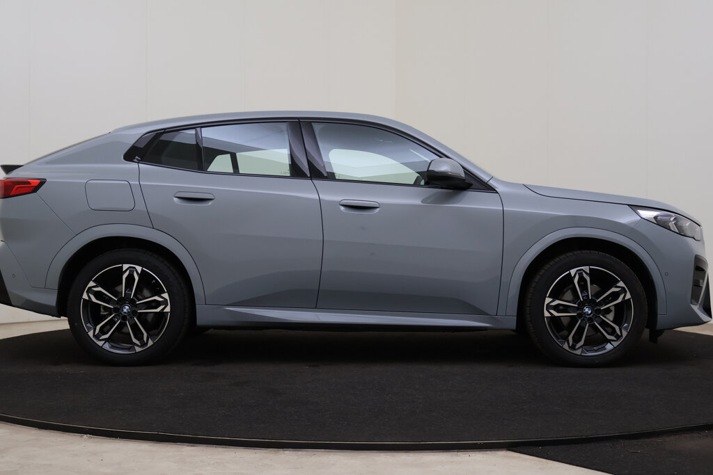 BMW iX2 7