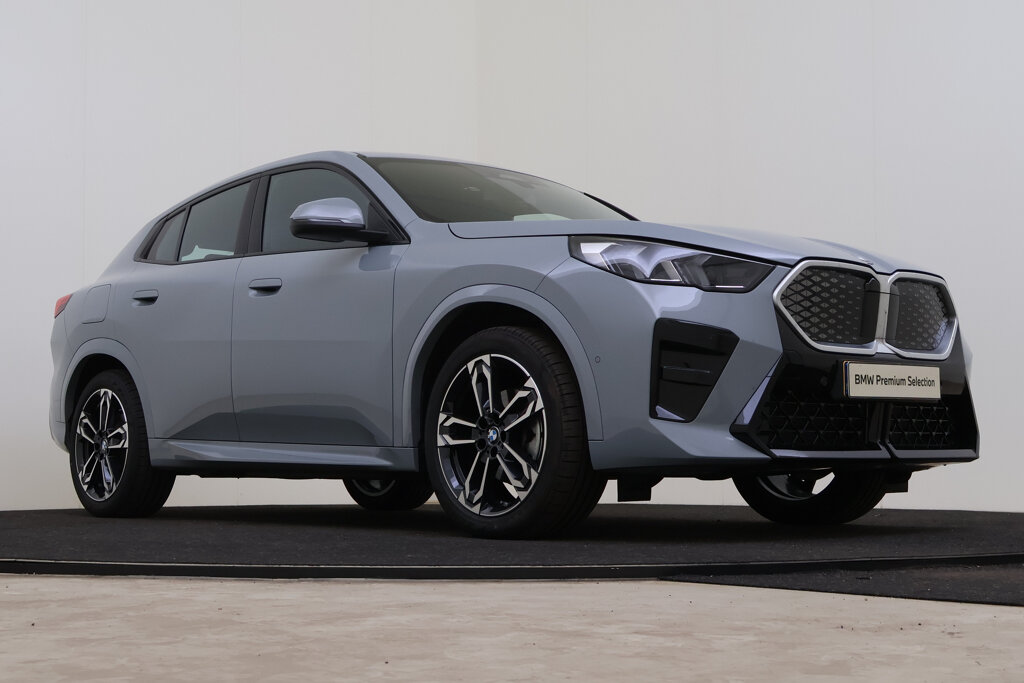 BMW iX2 10