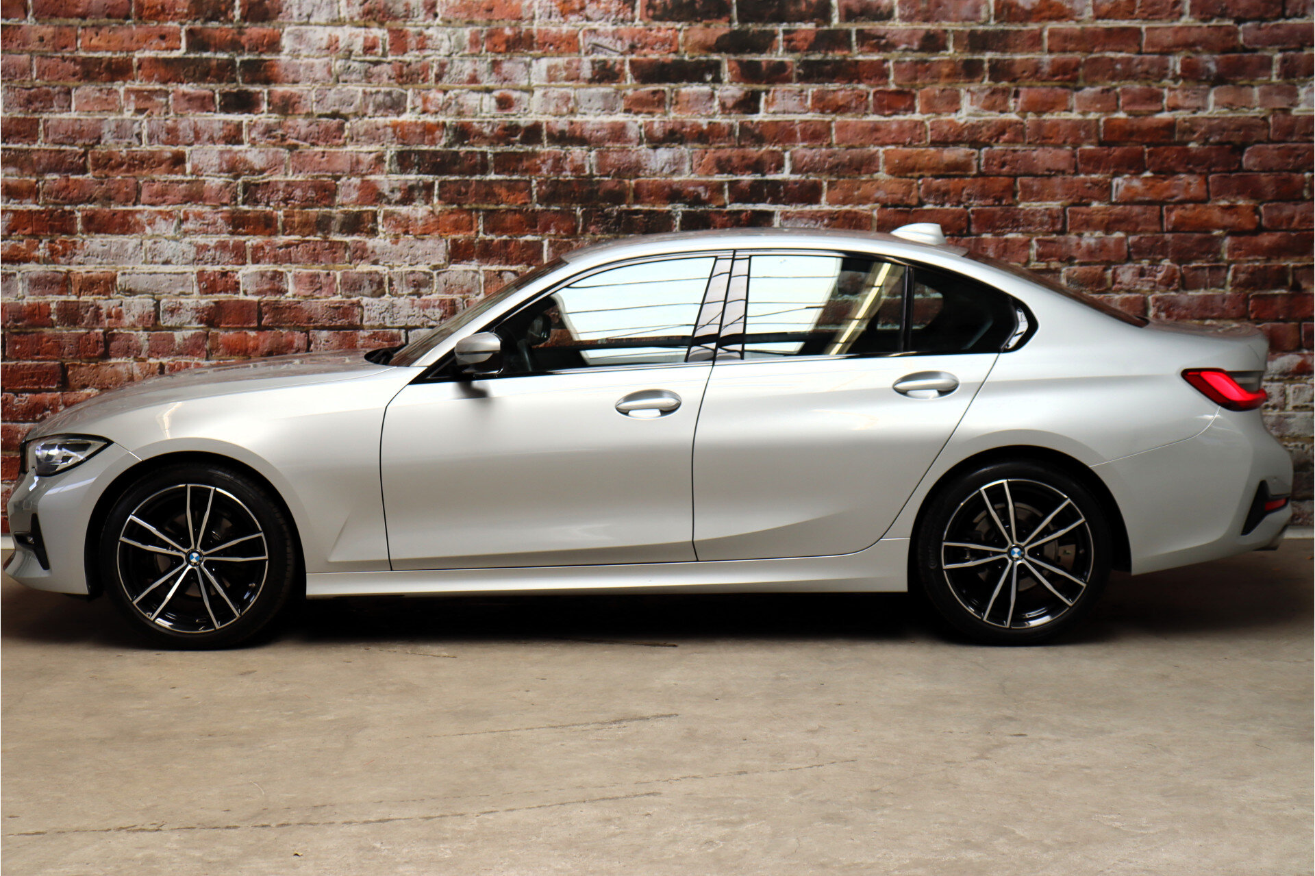 BMW 3 Serie Sedan 320i Executive Sport Line Automaat - Afbeelding 3