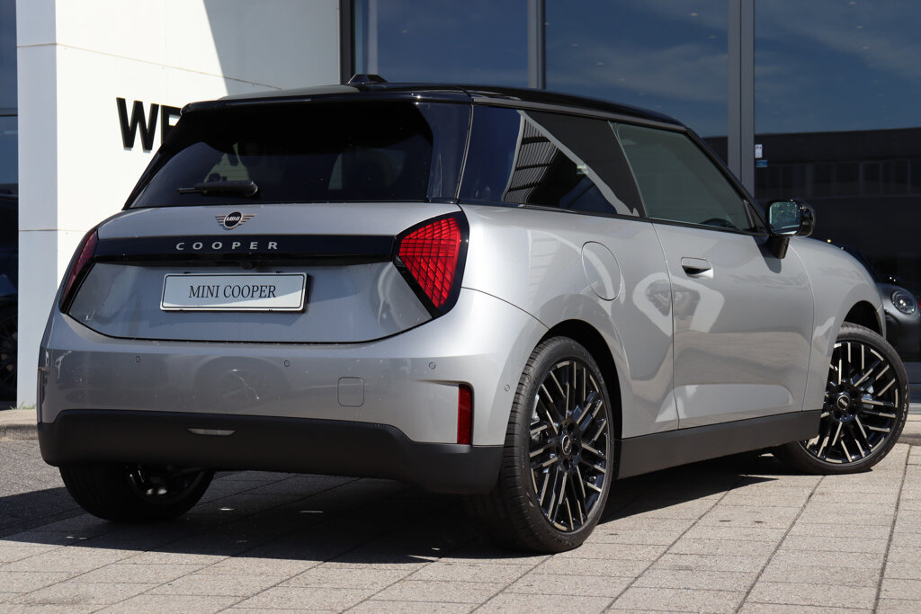 MINI 3-Deurs 7