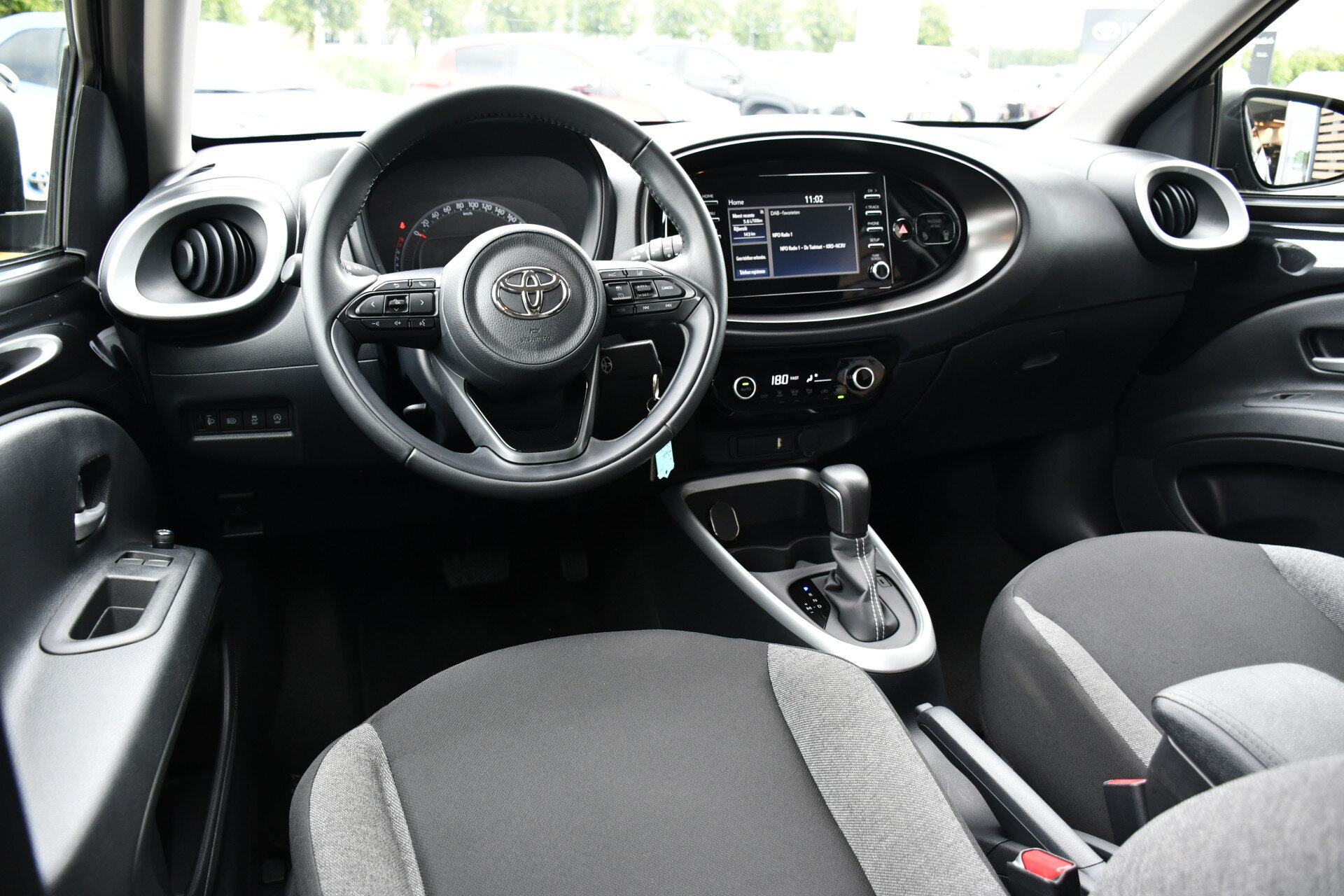 Toyota Aygo X 1.0 VVT-i S-CVT first Automaat 72pk - Afbeelding 2