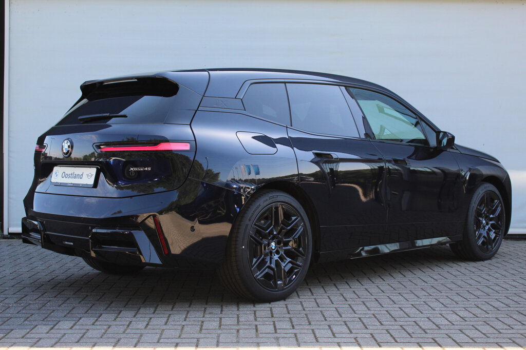 BMW iX 2