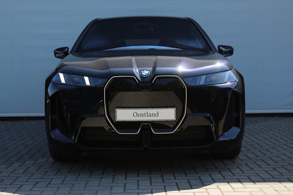 BMW iX 4