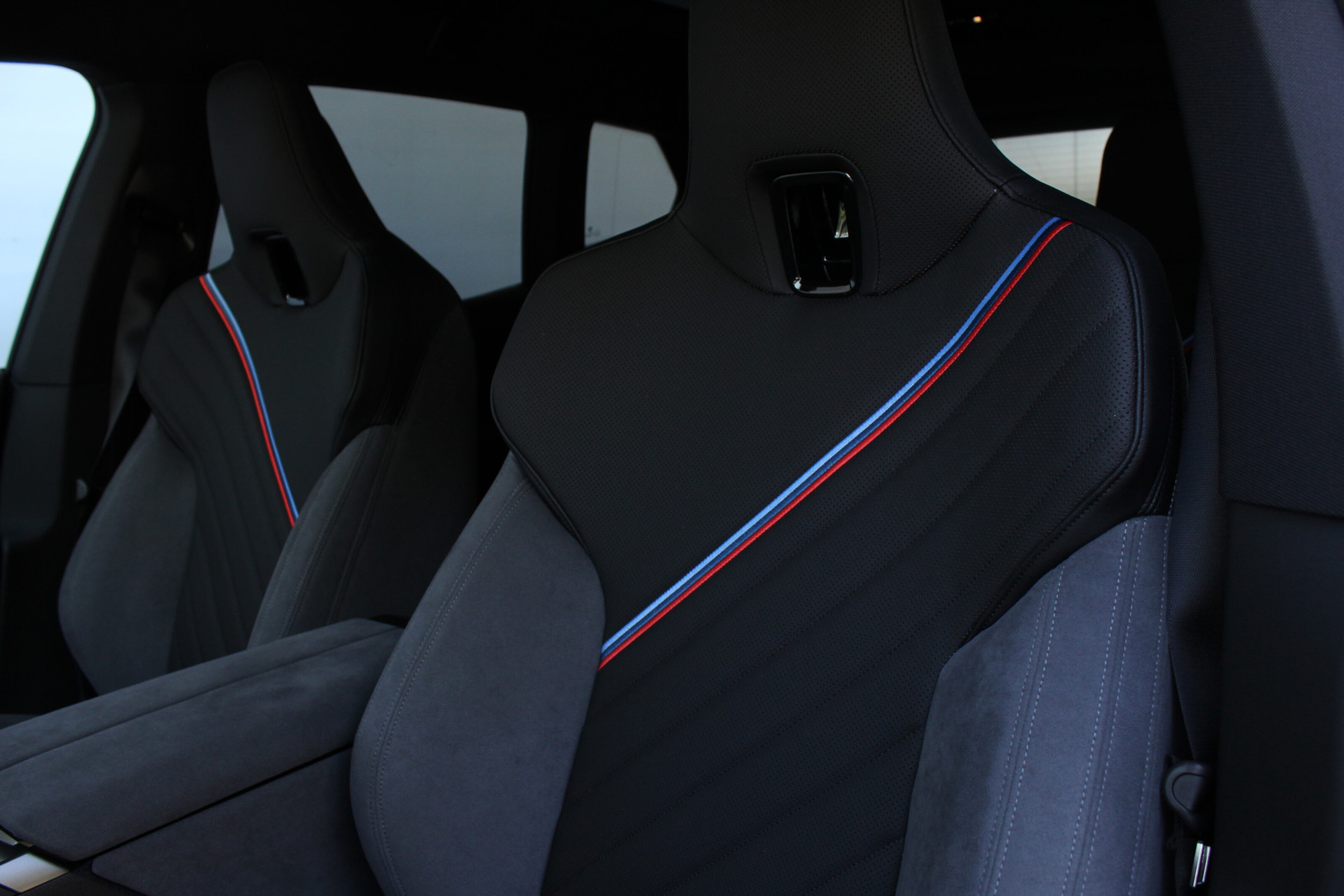 BMW iX 8
