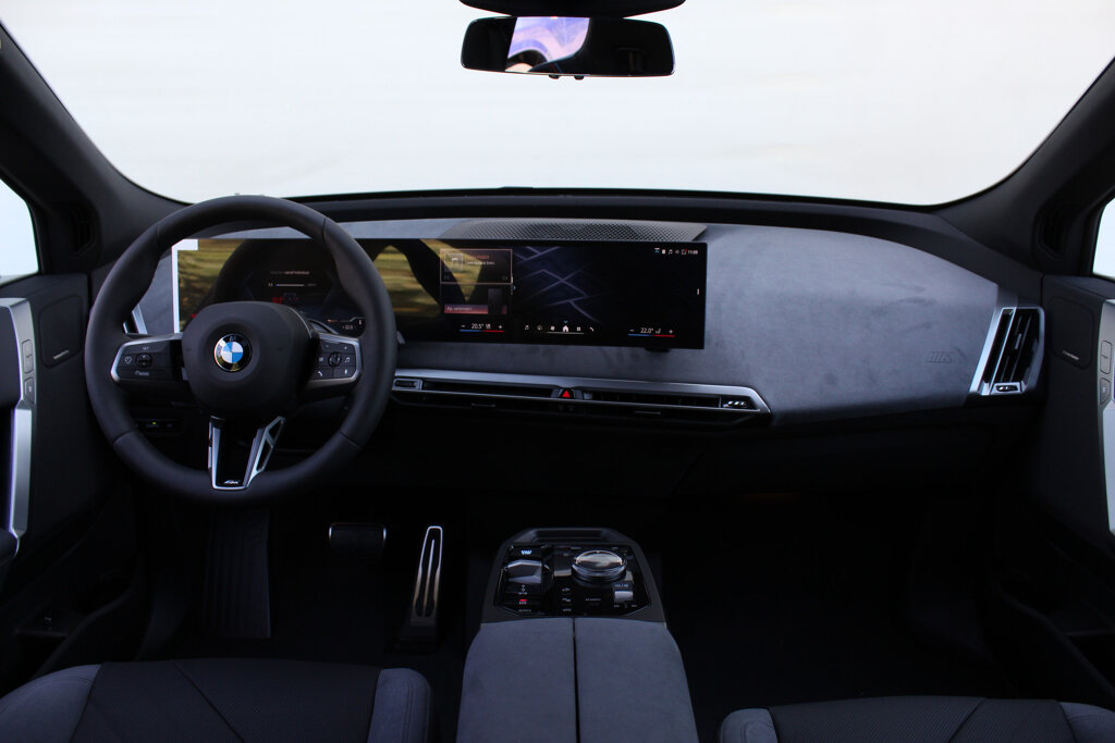 BMW iX 12