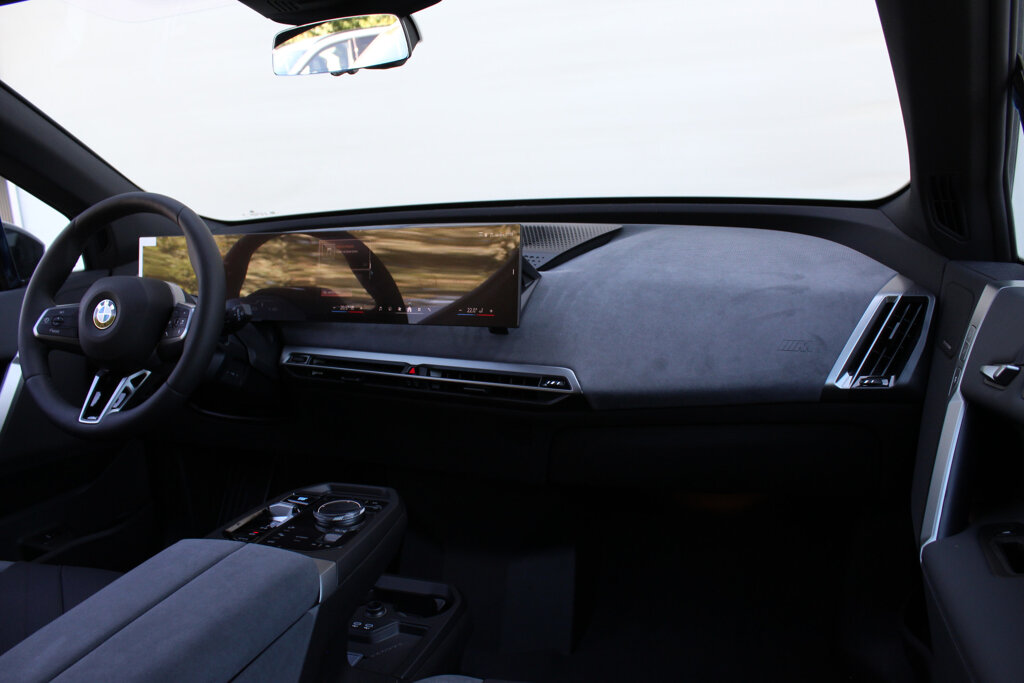 BMW iX 13