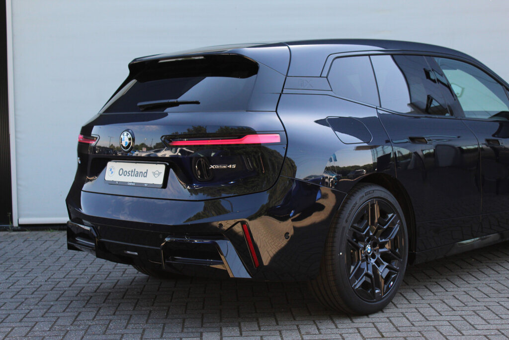 BMW iX 15