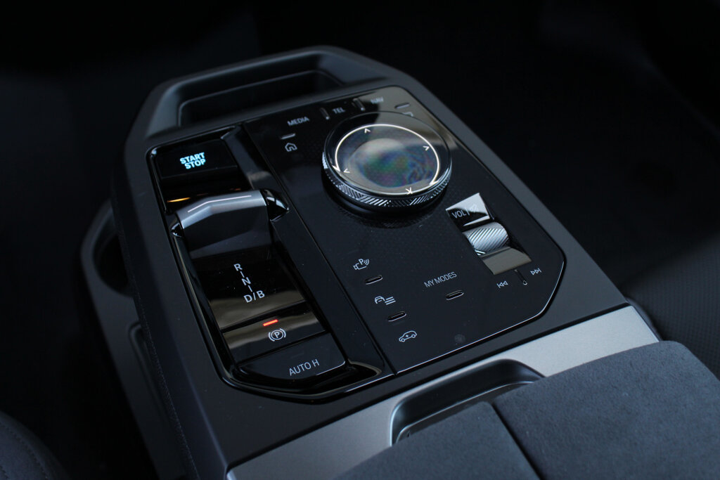 BMW iX 25