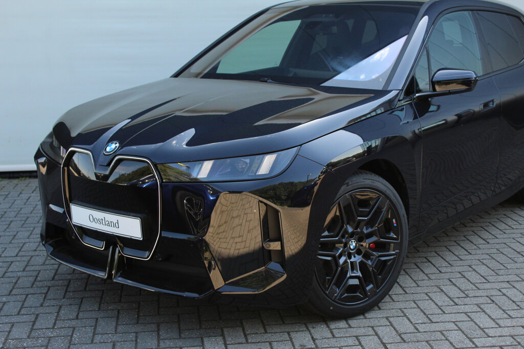 BMW iX 28