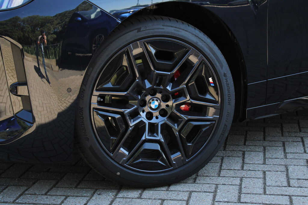 BMW iX 33