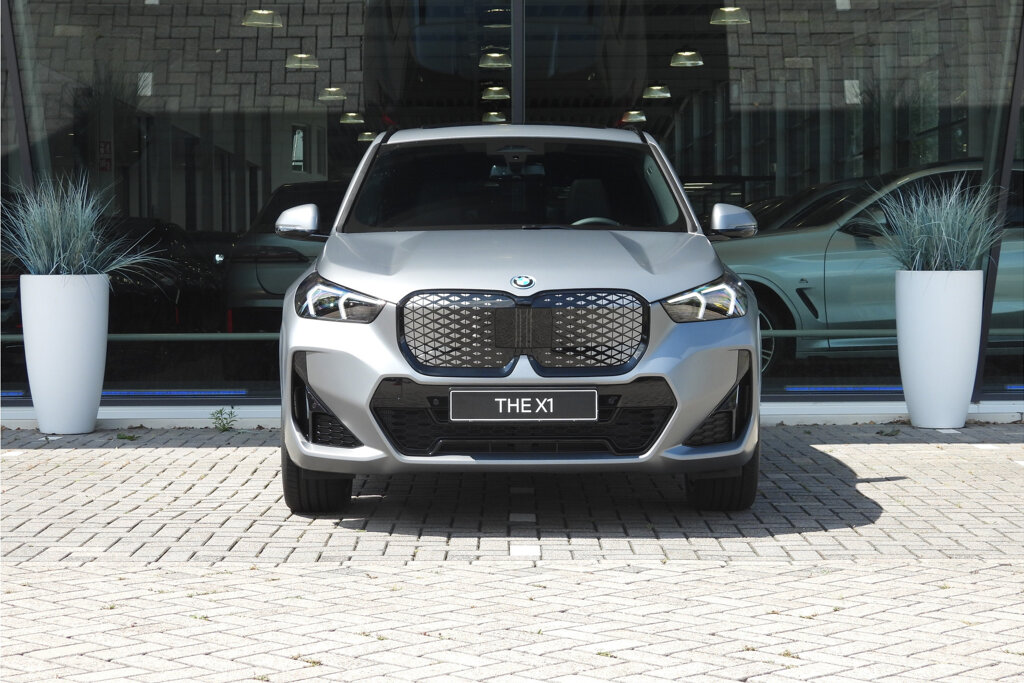 BMW iX1 9