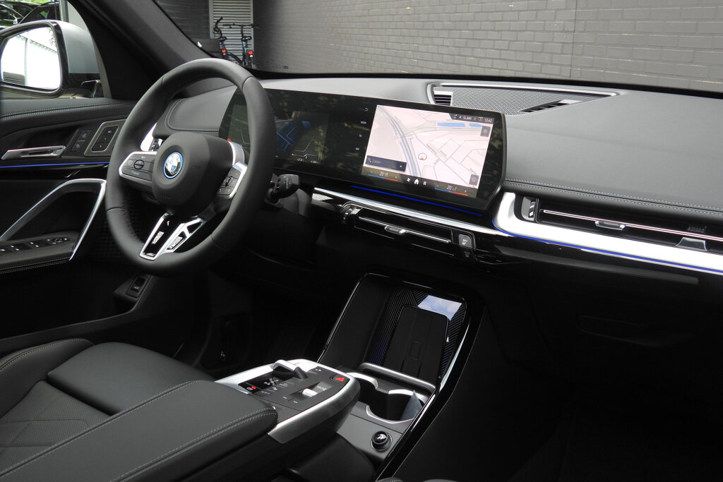 BMW iX1 28