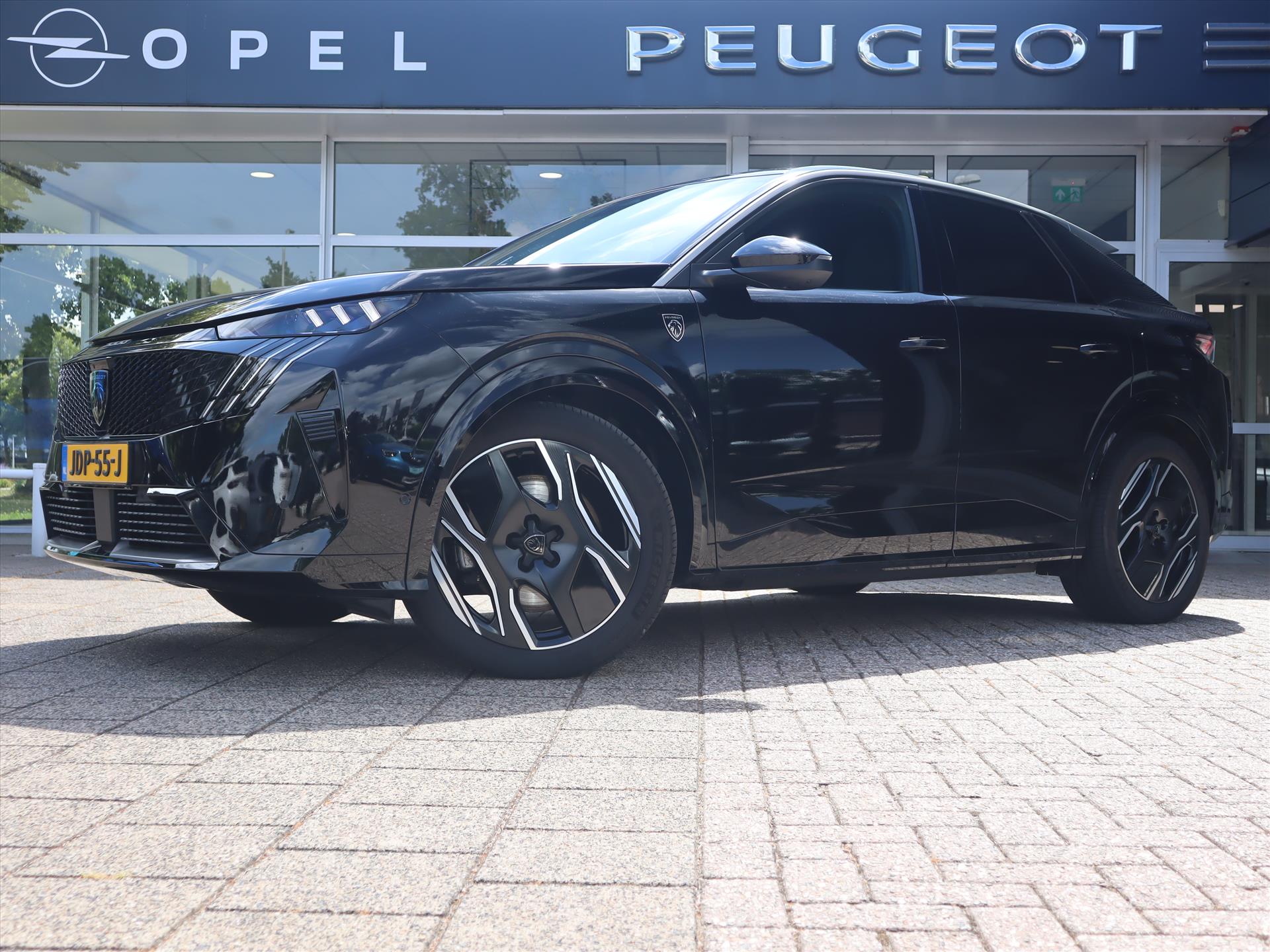 Peugeot e-3008 Launch Edition EV 73 kWh 325pk Dual Motor, Rijklaarprijs, Panoramisch schuifdak Warmtepomp FOCAL HiFi
