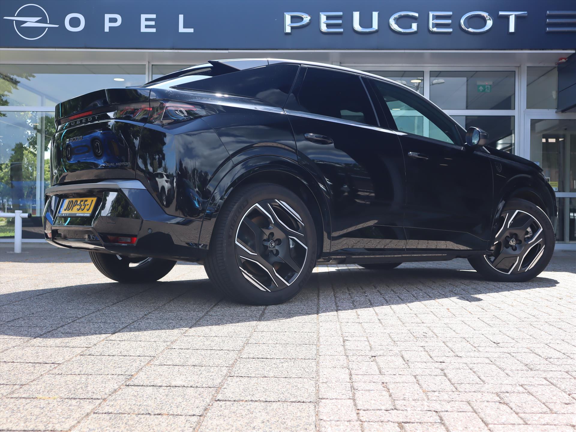 Peugeot e-3008 Launch Edition EV 73 kWh 325pk Dual Motor, Rijklaarprijs, Panoramisch schuifdak Warmtepomp FOCAL HiFi - Afbeelding 5