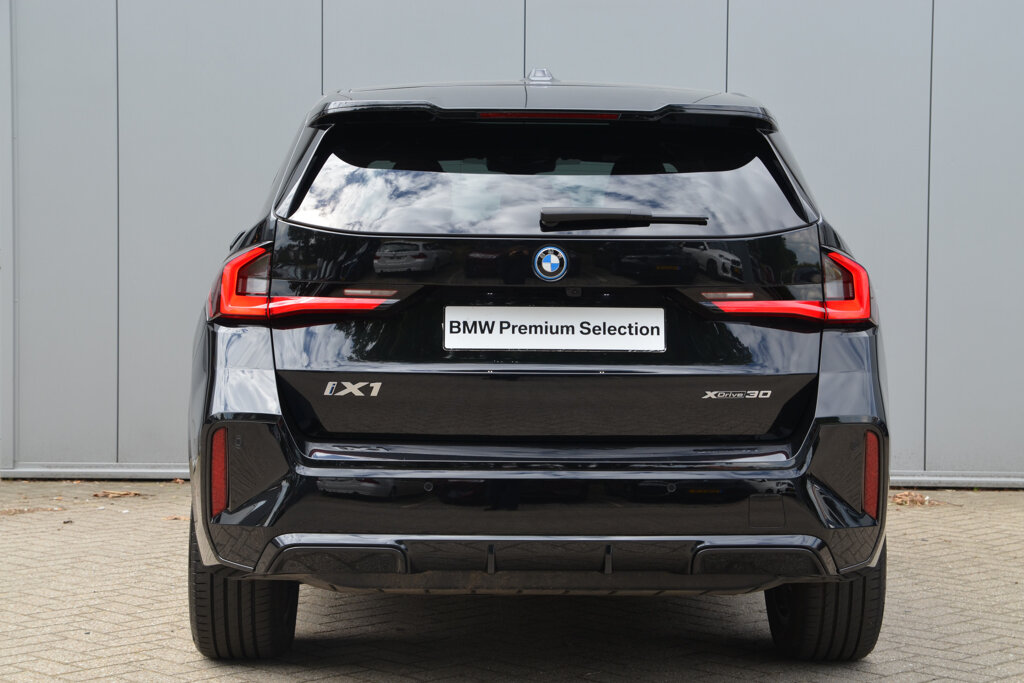 BMW iX1 4