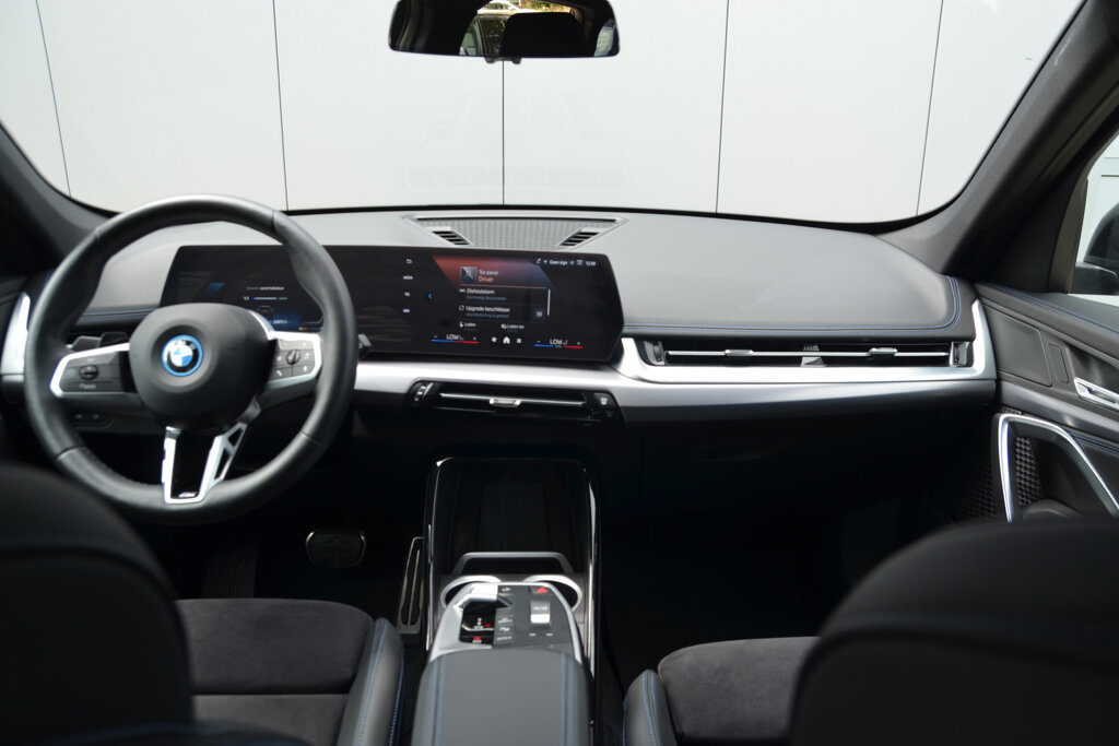 BMW iX1 6