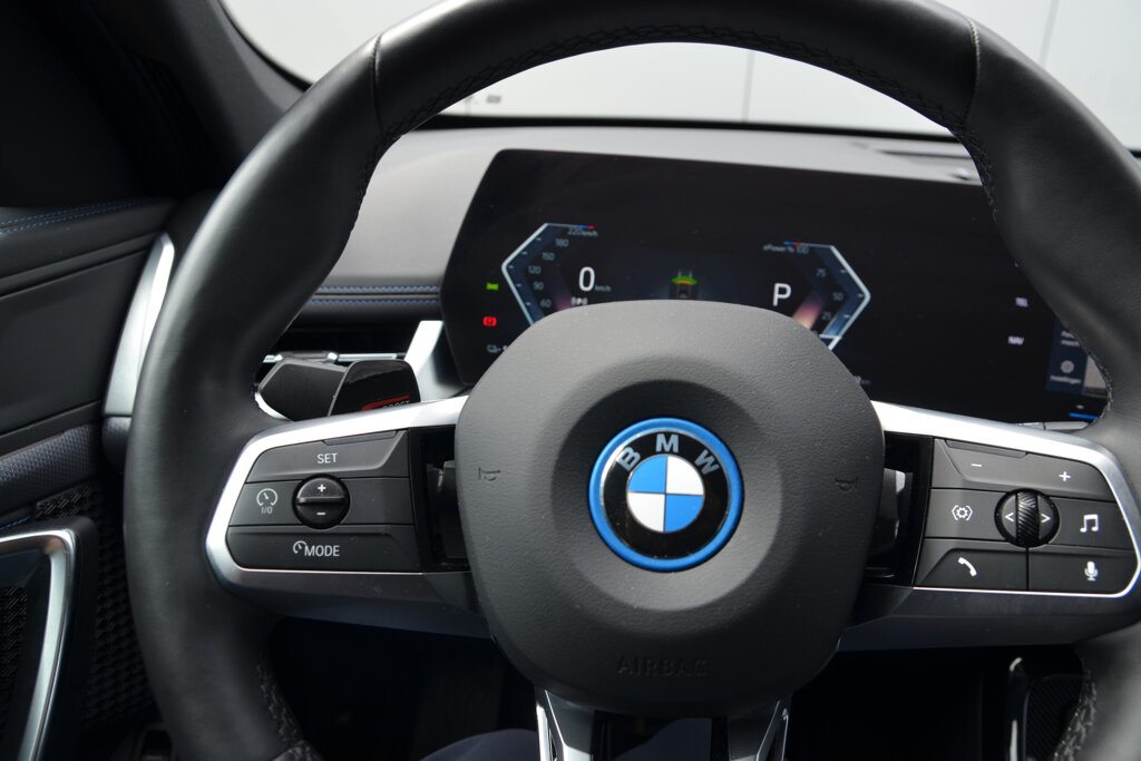 BMW iX1 10